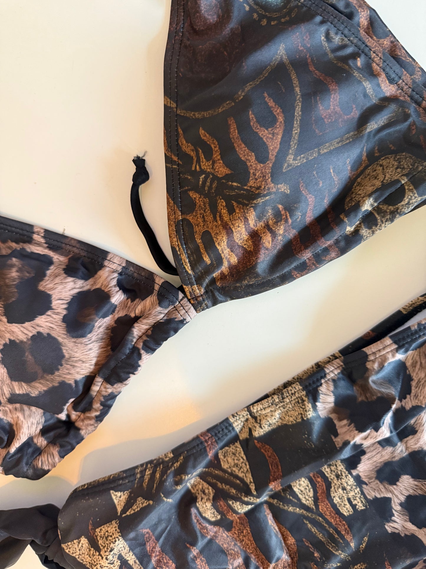 All-Over Print Women's Triangle Bikini Set with Tie Straps Bikini Bottom